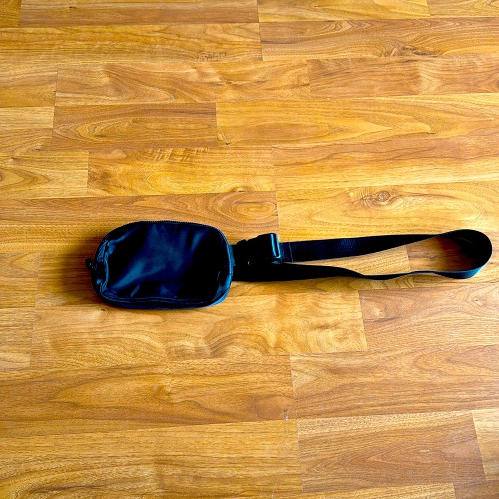 Lululemon crossbody